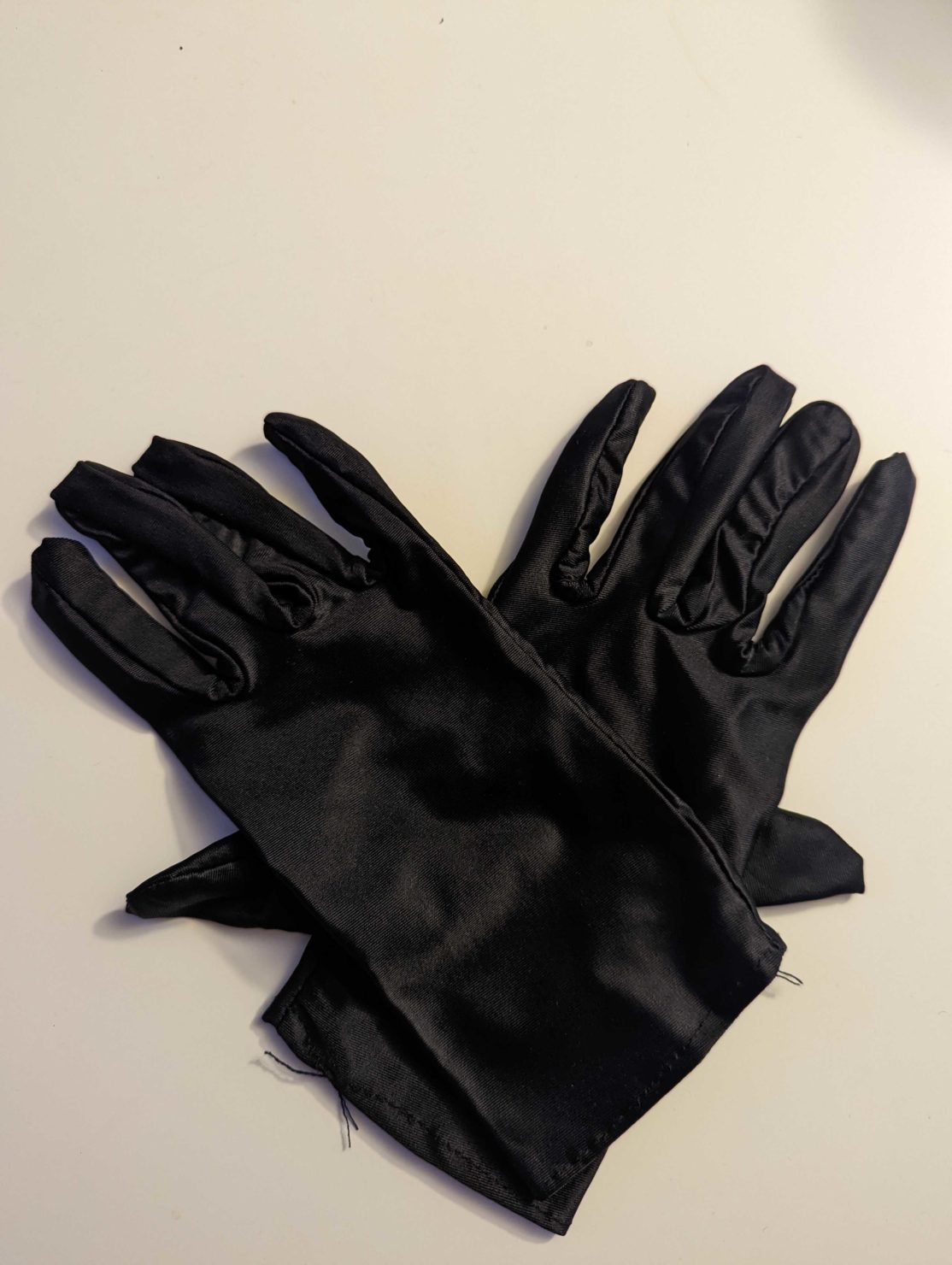 Unboxing gloves that came with the AYANEO NEXT